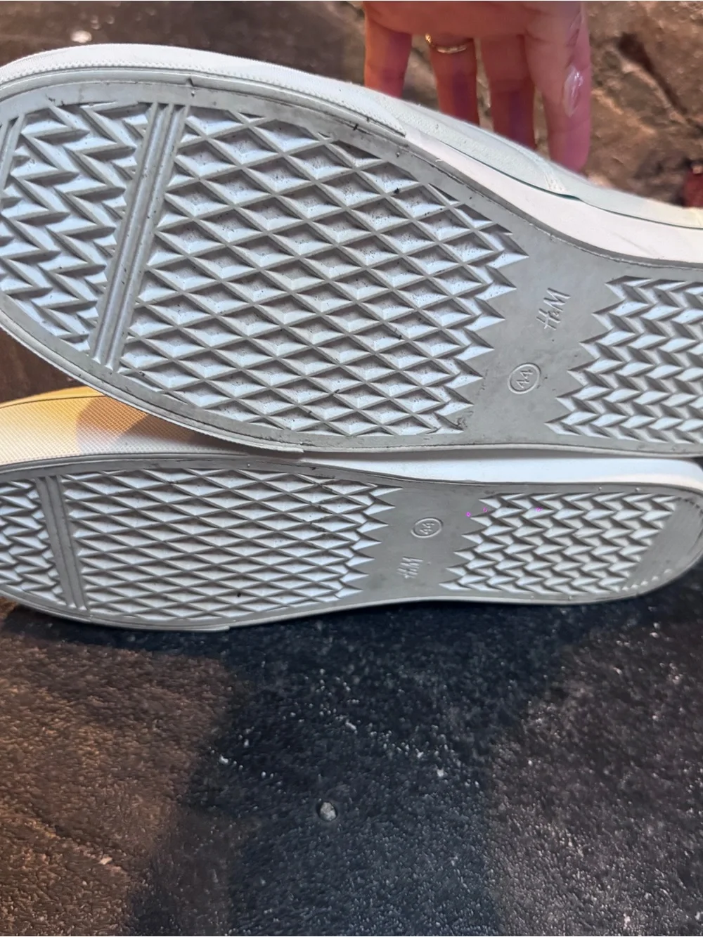 H&M Men's Classic Canvas Low-Top Sneakers in Off-White Size 44